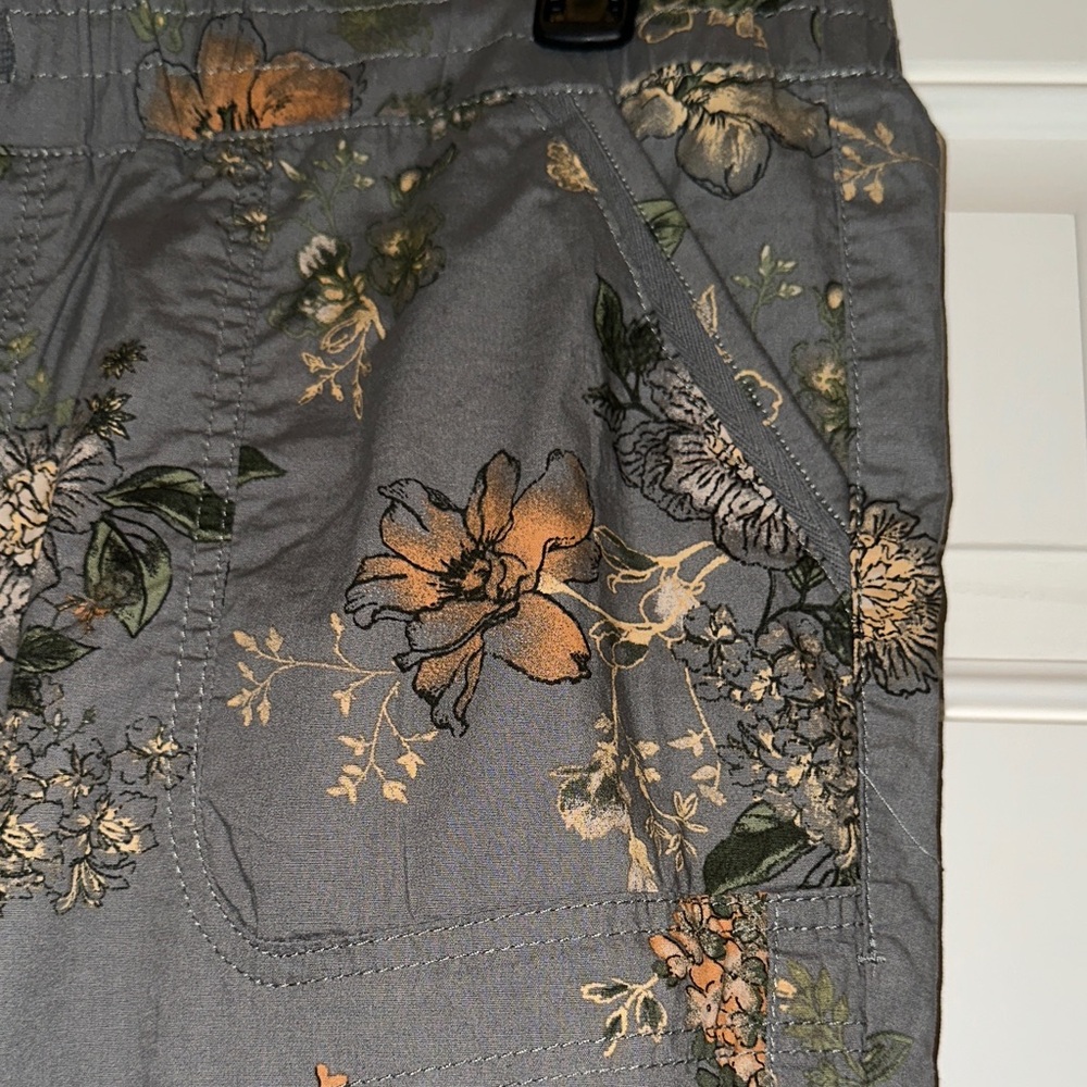 Democracy Olive Green Floral Cargo Pants - Picture 3 of 7